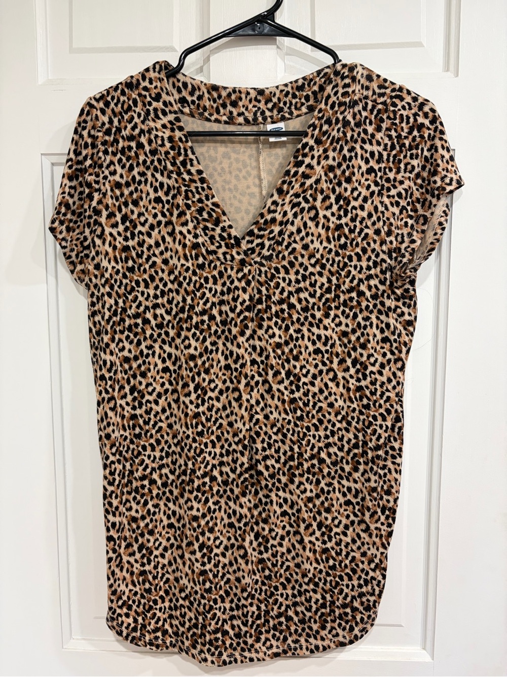 Leopard print top
Size Small
Looks great with jeans or dress pants